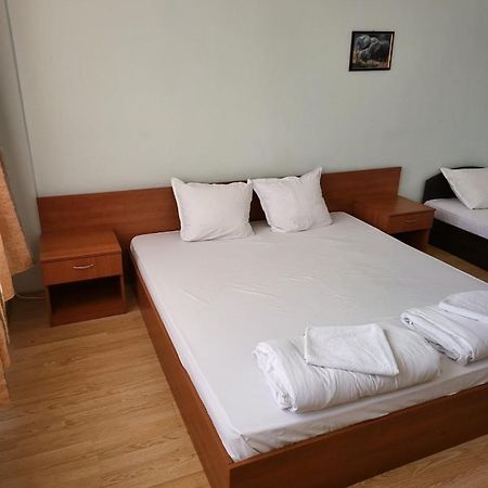 Provans famili hotel Letnitsa Esterno foto