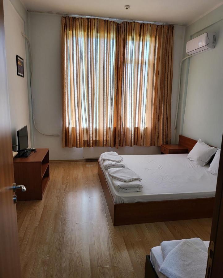 Provans famili hotel Letnitsa Esterno foto