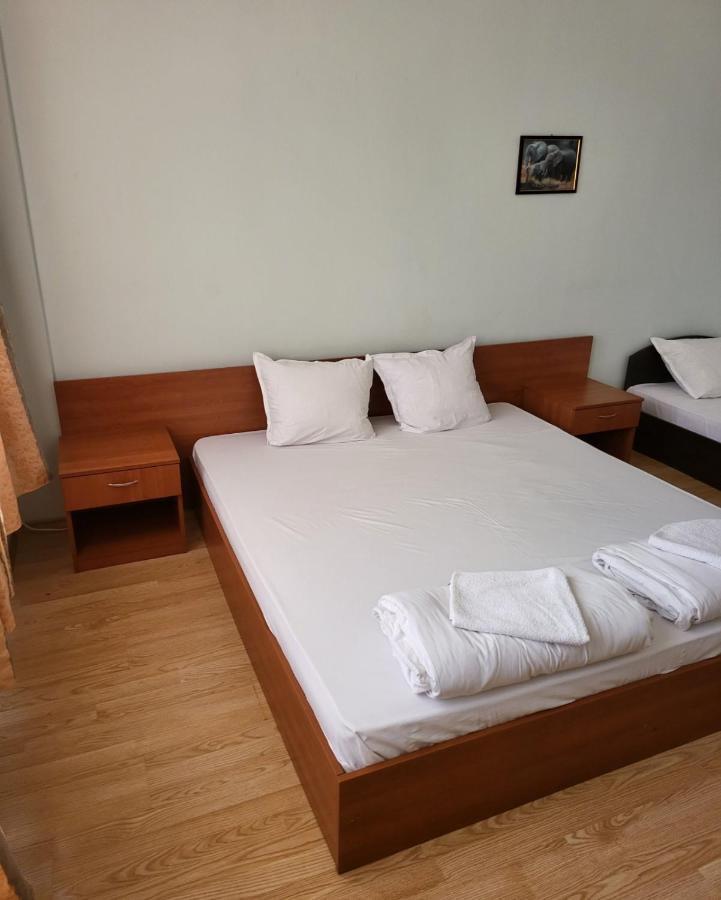 Provans famili hotel Letnitsa Esterno foto