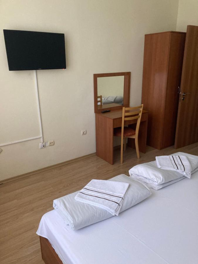 Provans famili hotel Letnitsa Esterno foto